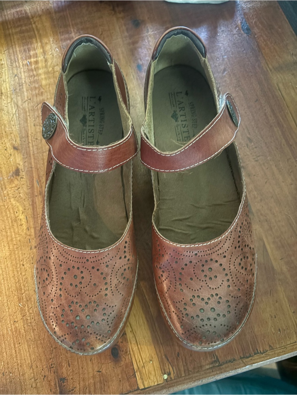 L'ATISTE Women's Cognac Perforated Mary Jane Clogs